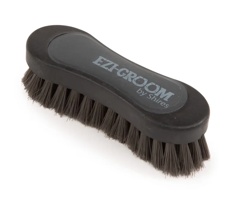 Shires EZI-GROOM Grip Face Brush in Black